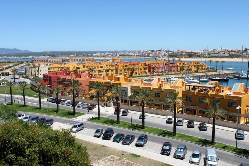 B16 - Sunbeam Apartment in Praia da Rocha - image 3