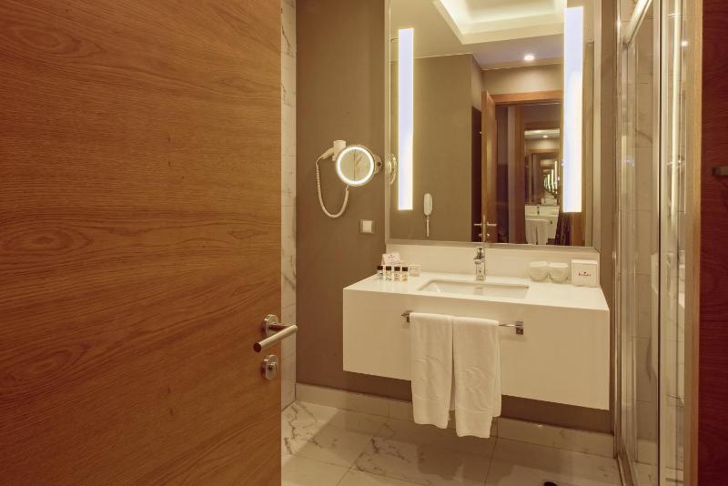 King Room image 4