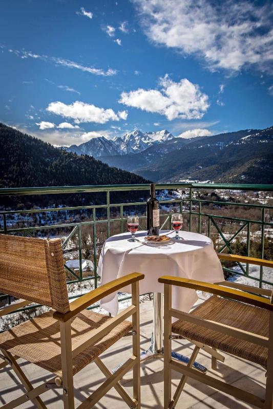 Deluxe Double Room with Balcony image 3