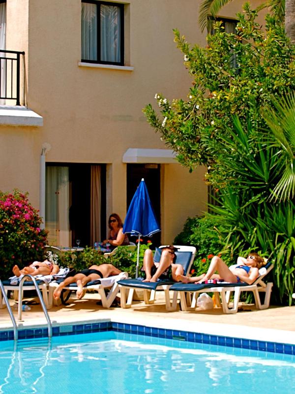 Hilltop Gardens Hotel Apartments - image 11