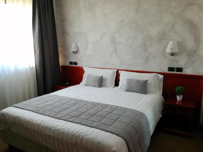 Superior Double or Twin Room image 3