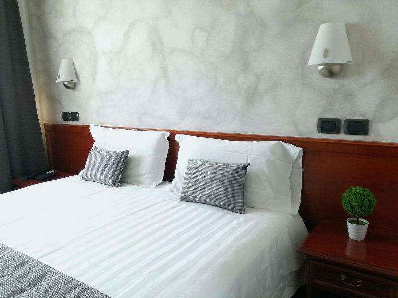 Superior Double or Twin Room image 4