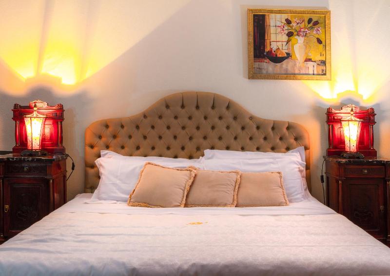Le Camelie Deluxe Double Room image 3