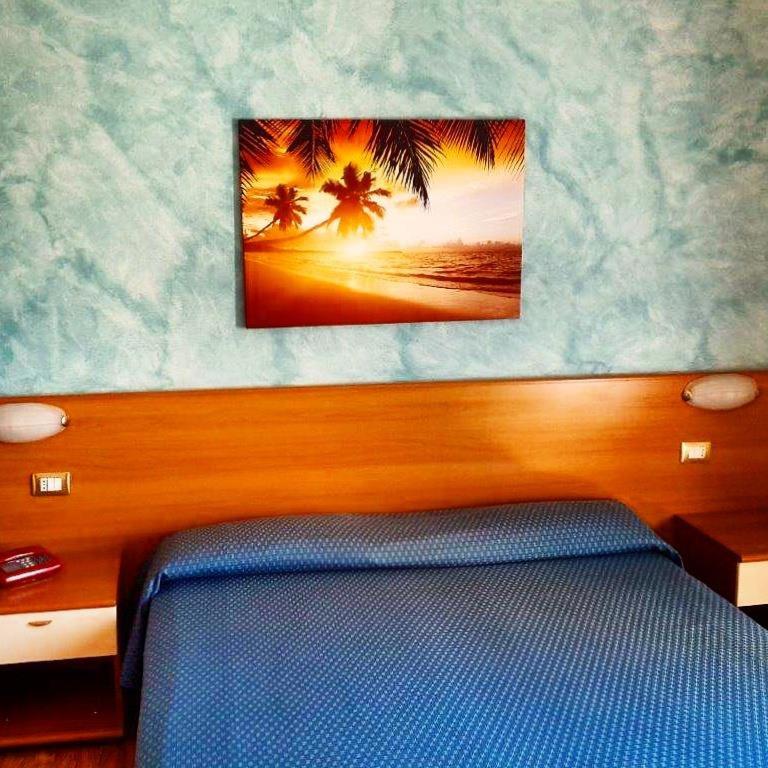 Double or Twin Room image 2