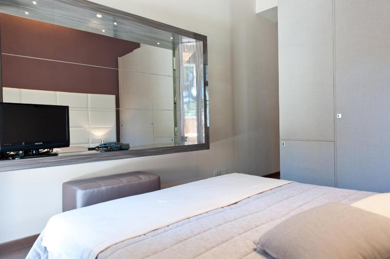 Double or Twin Room with Hot Tub image 3