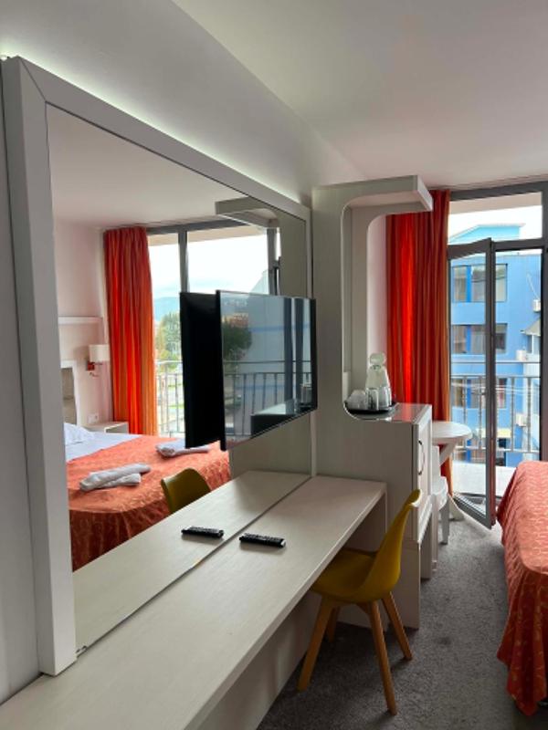 Sunset Breeze Apartments - image 1