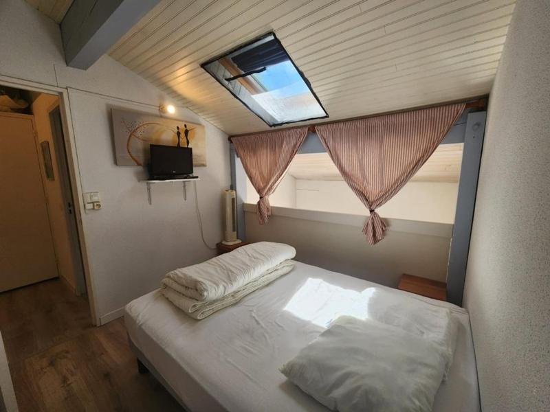 Villa patio proche plage avec piscine collective cour aménagée et parking privé - image 12