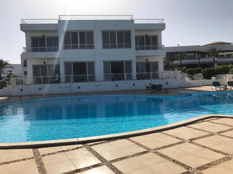 Carlton Luxury Villa - image 36