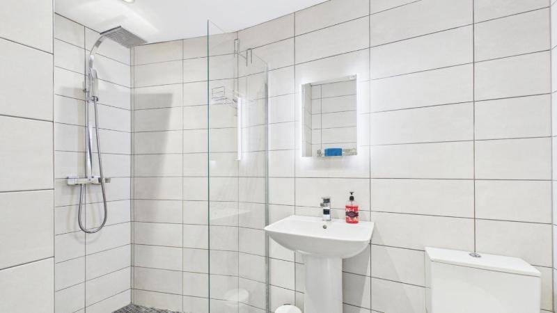 Sea Legs - 2 Bedroom Apartment - Tenby - image 8