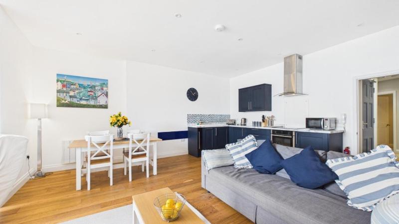 Sea Legs - 2 Bedroom Apartment - Tenby - image 21