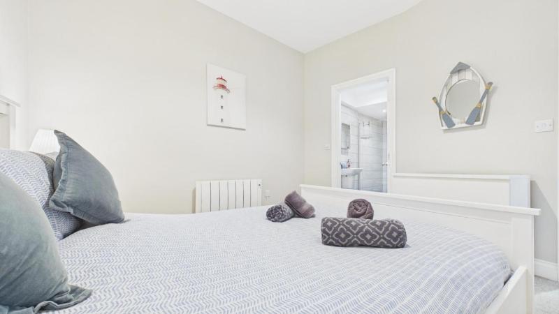 Sea Legs - 2 Bedroom Apartment - Tenby - image 23