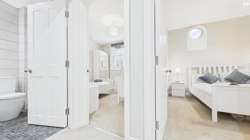 Sea Legs - 2 Bedroom Apartment - Tenby - image 16