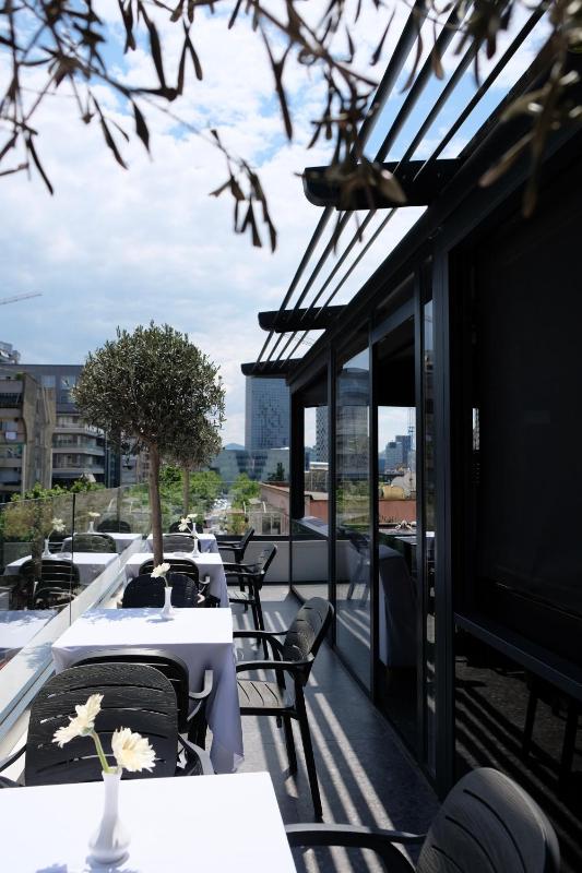 Centrale Hotel Tirana - image 11