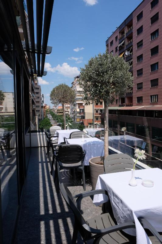 Centrale Hotel Tirana - image 12