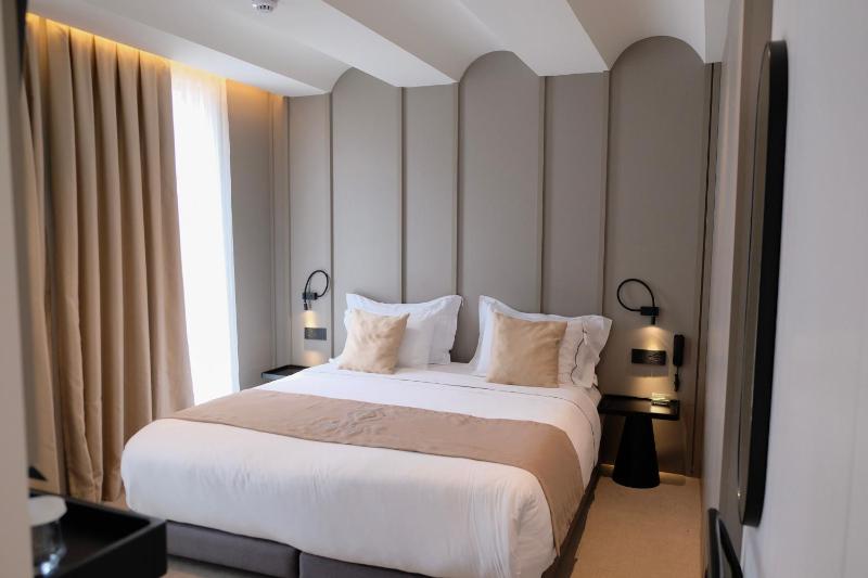 Centrale Hotel Tirana - image 14