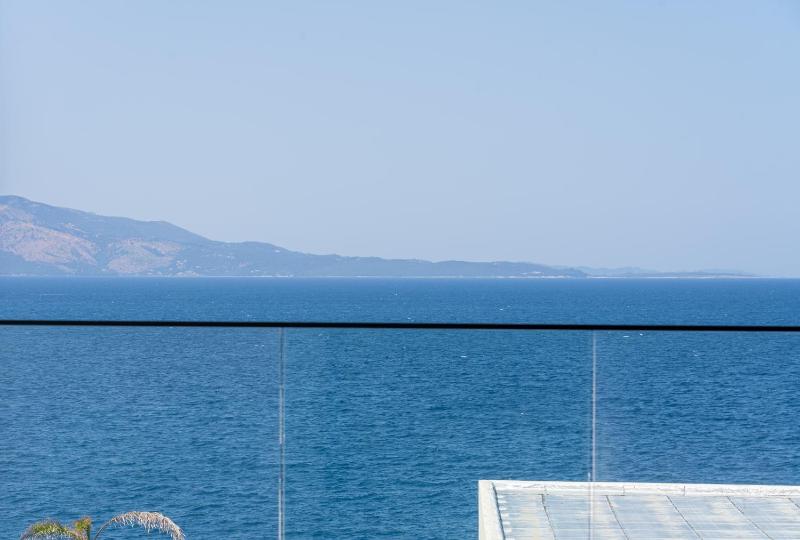 Mediterranean Waterfront Villa - image 5