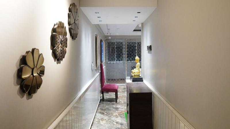 luxury and comfortable stayin the heart of city - image 7