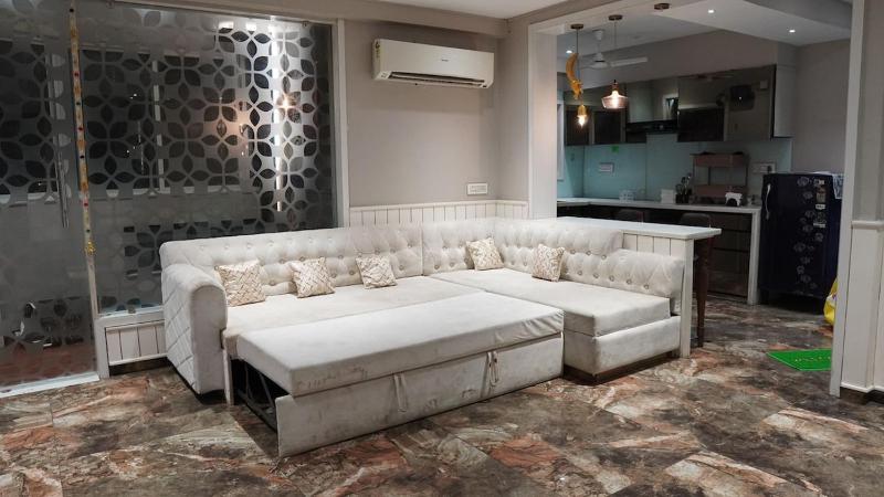 luxury and comfortable stayin the heart of city - image 11
