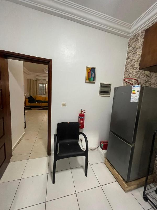Élégant appartement à Cocody avec terrasse et bureau - image 16