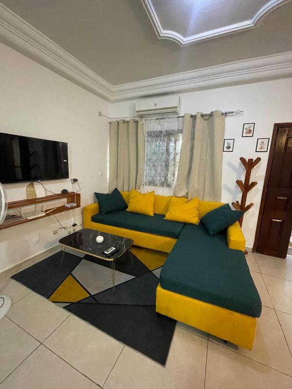 Élégant appartement à Cocody avec terrasse et bureau - image 11