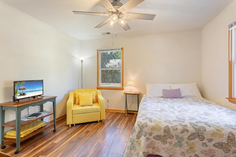 5049 - Carolyn's Getaway - image 29