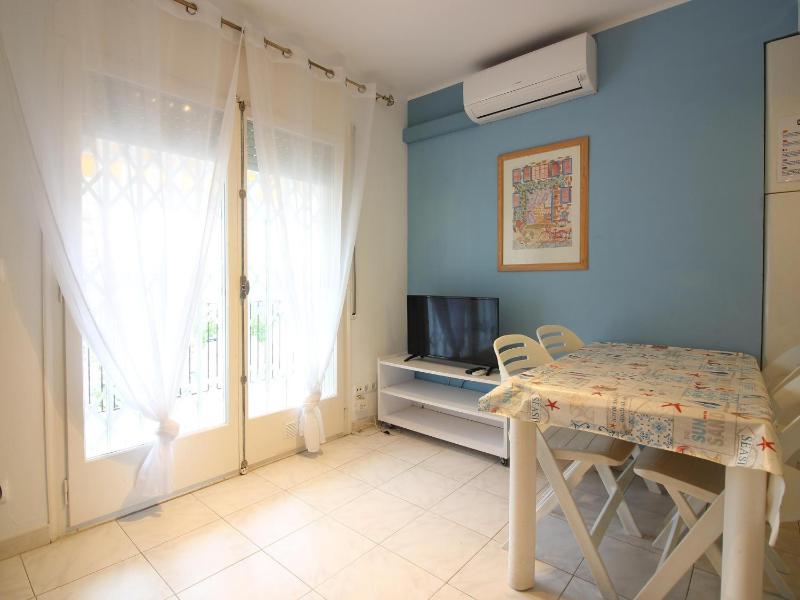 Apartamento céntrico en Empuriabrava a 600m de la playa con balcón y aire acondicionado. - ES-228-188 - image 10