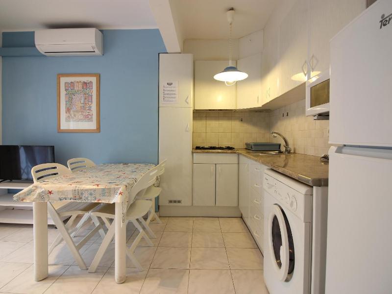 Apartamento céntrico en Empuriabrava a 600m de la playa con balcón y aire acondicionado. - ES-228-188 - image 12