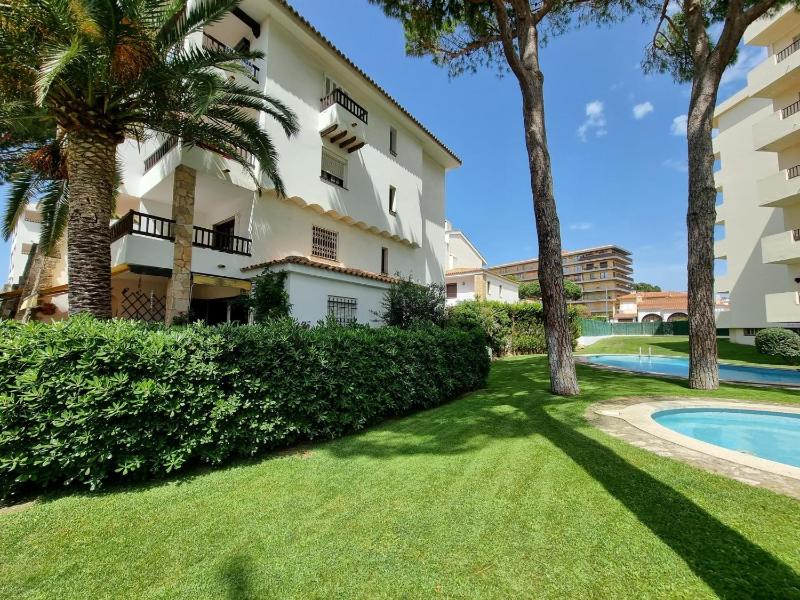 Apartamento a 300 m de la playa con piscina comunitaria en L'Escala - HISP-236-150 - image 10
