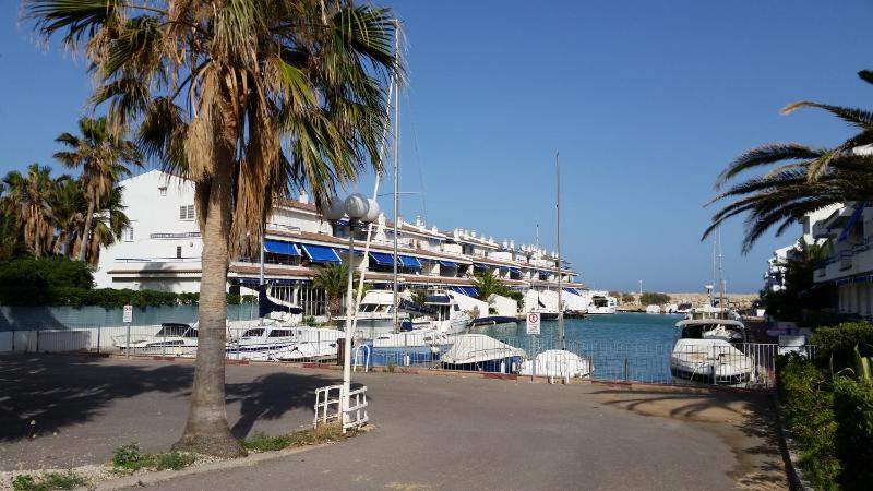 Apartamentos El Puerto - image 2