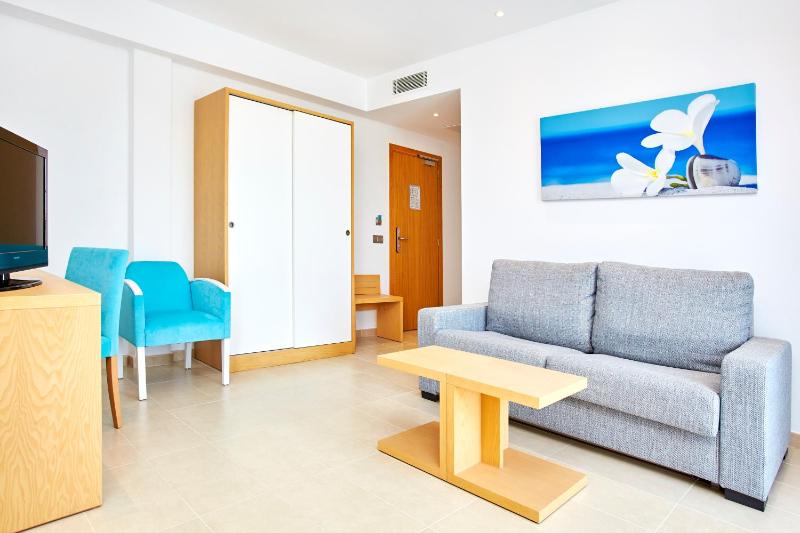 Suite with Sea View image 4