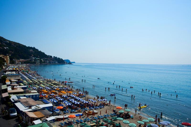 Superior Double Room with Balcony and Sea View image 3