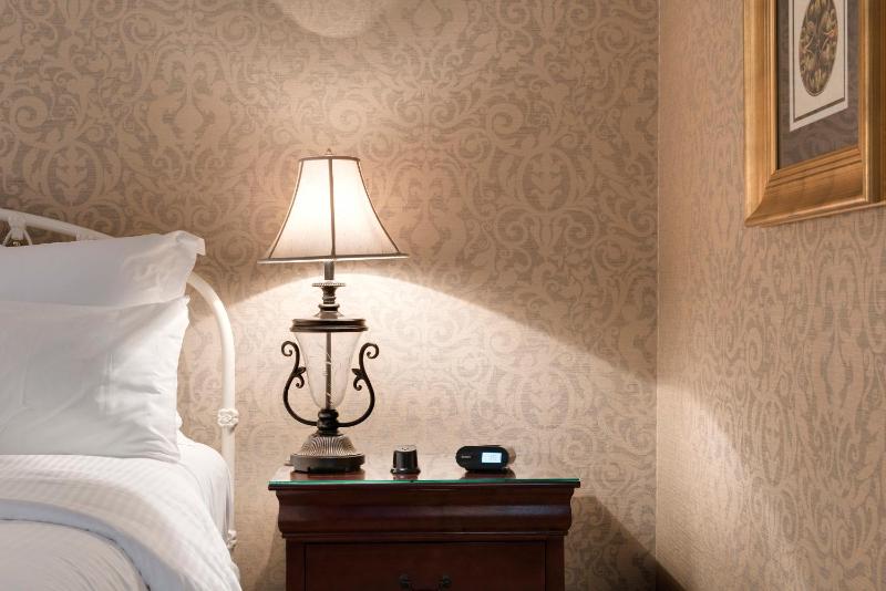 Queen Room image 4