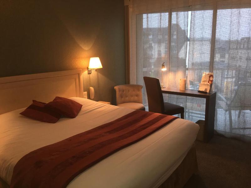 Classic Double Room image 4