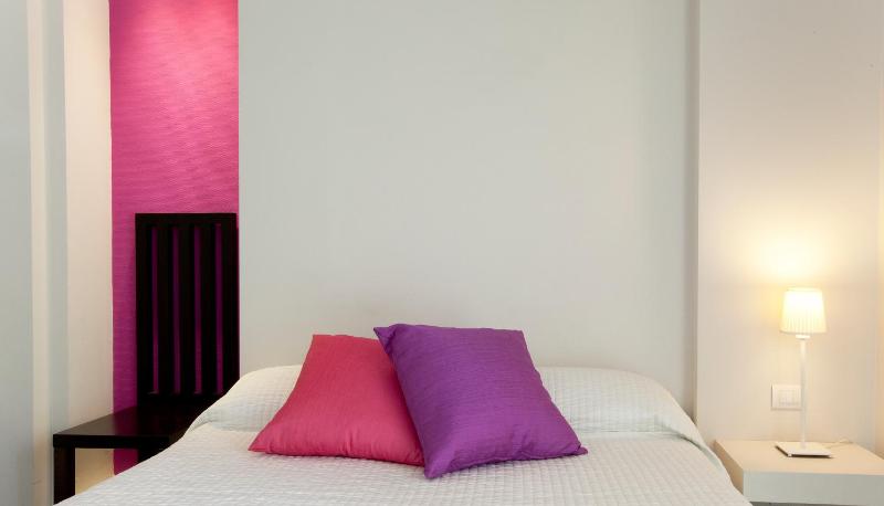 Deluxe Double Room with Balcony image 3
