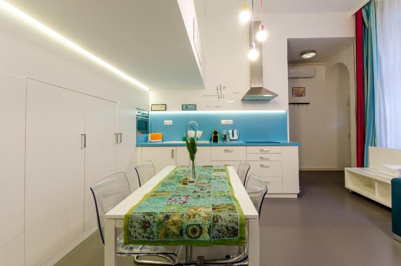 Apartment in center - image 16