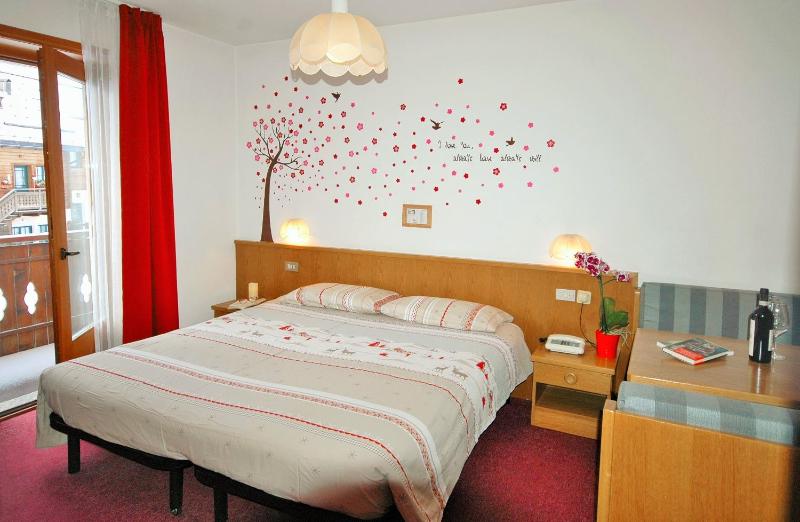 Double Room with Balcony image 2