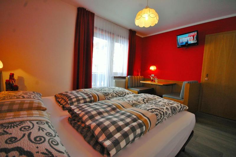 Twin Room with Balcony image 2