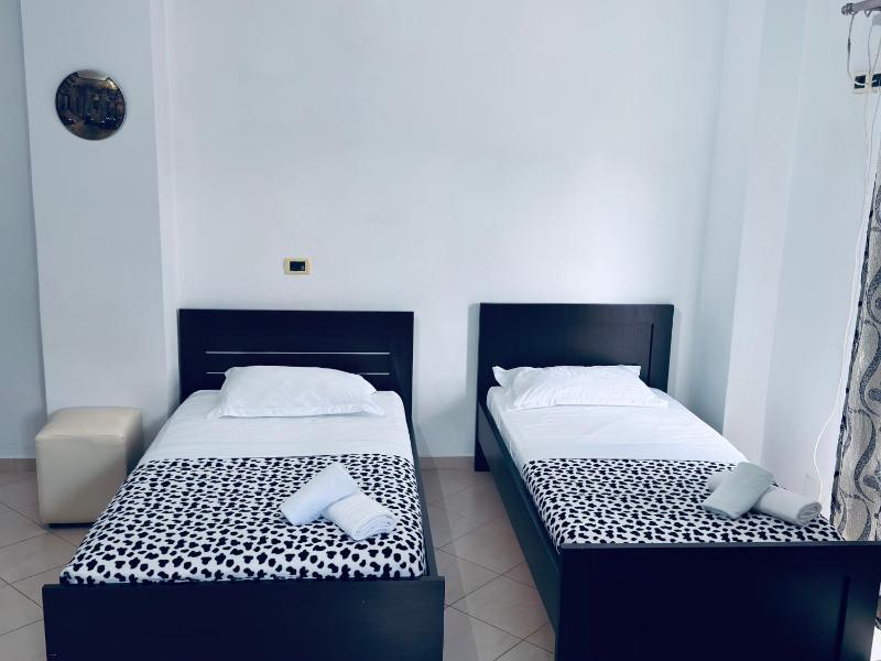 Sunflower Rooms - image 8