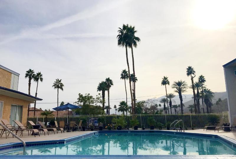 Delos Reyes Palm Springs - image 7