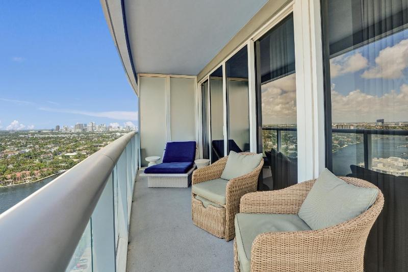 Premier Upgraded FLL 2BR Penthouse Best Views of the W Resort! - image 39