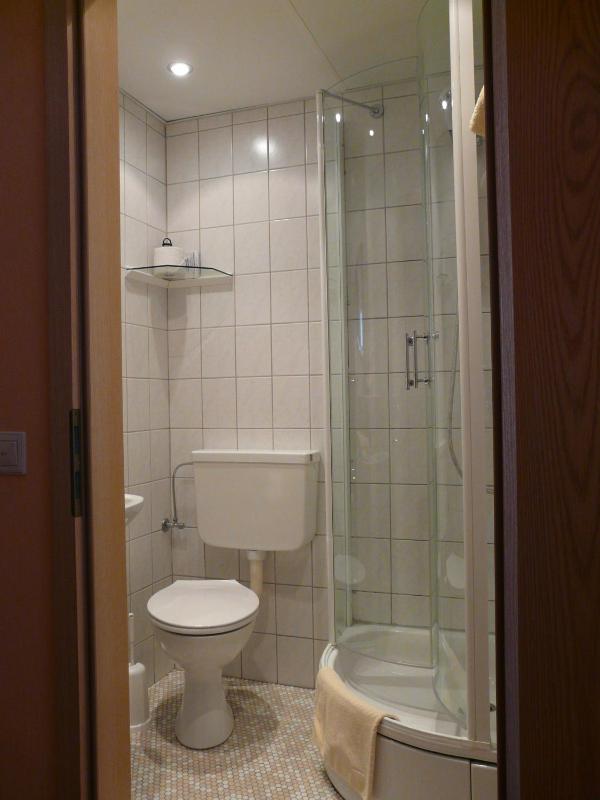Double Room image 3