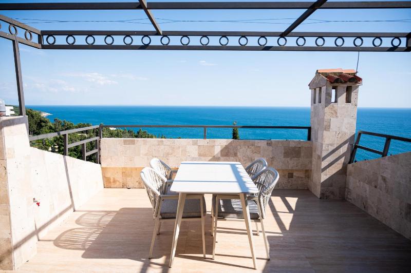 Sea view apartment Ostojic - image 1