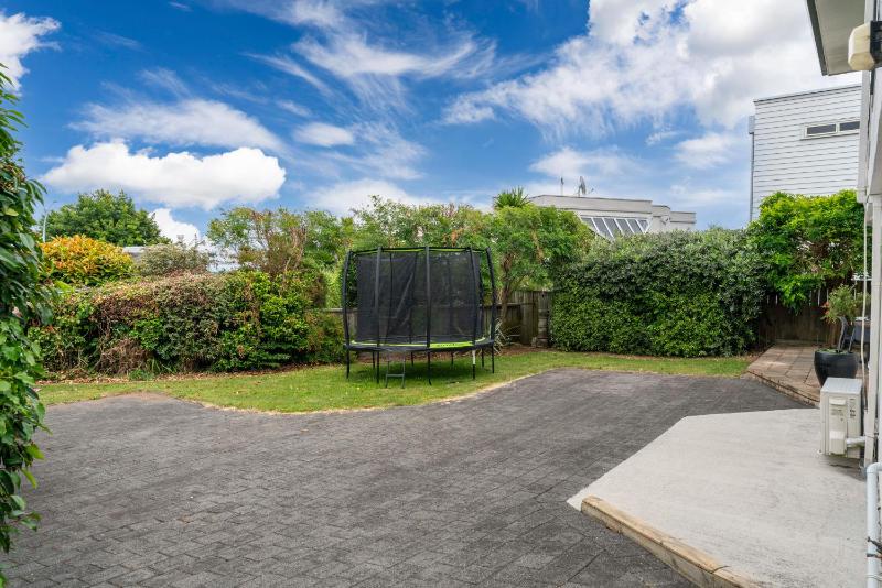 Pataka Lookout - 3 bdrm walk to the lake - image 28