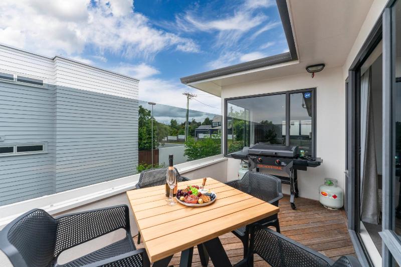 Pataka Lookout - 3 bdrm walk to the lake - image 10