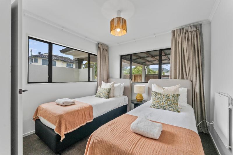 Pataka Lookout - 3 bdrm walk to the lake - image 27