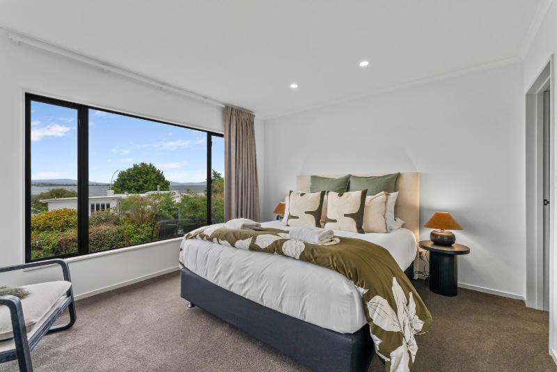 Pataka Lookout - 3 bdrm walk to the lake - image 23