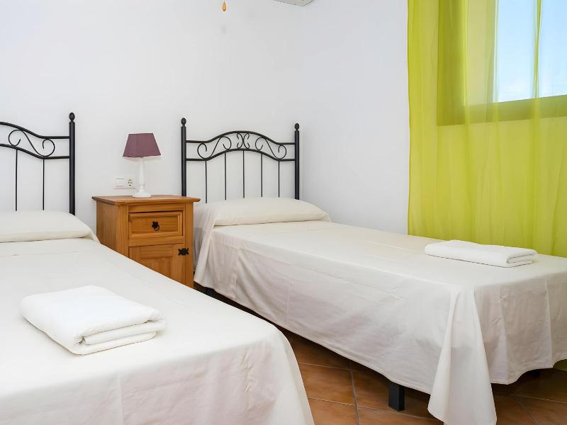 Casa con terraza cerca del pueblo solo alquilamos a familias - image 11