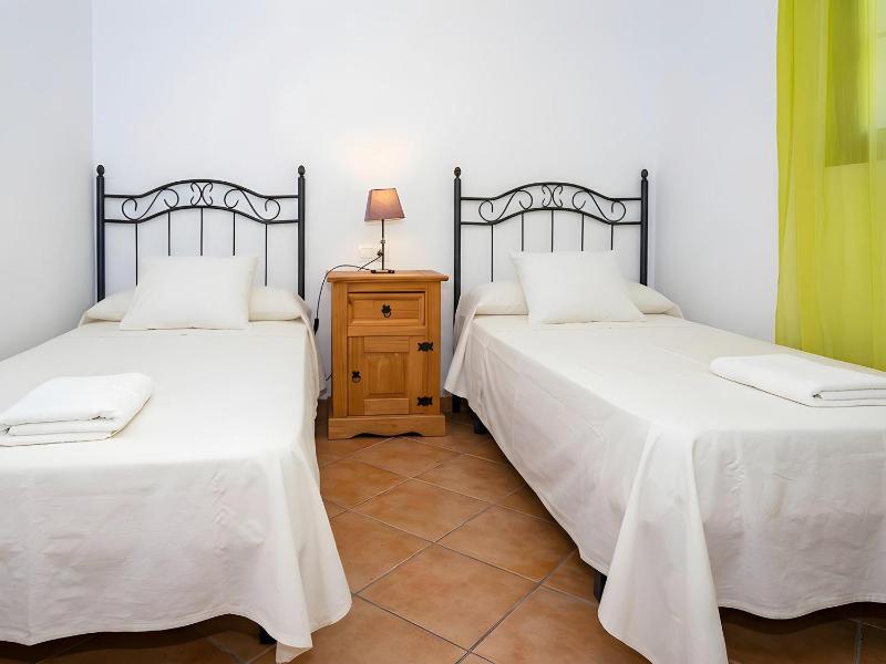 Casa cerca del pueblo terraza privada alquilamos a familias - image 15