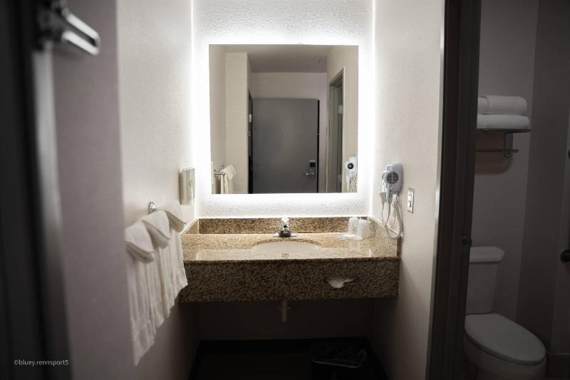 Comfort Suites Airport Tukwila Seattle - image 8