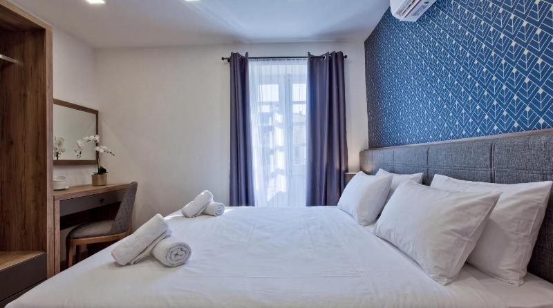 Valletta Luxury 4-Bedroom Duplex with Stunning Sea Views Private Terrace and Jacuzzi - image 16